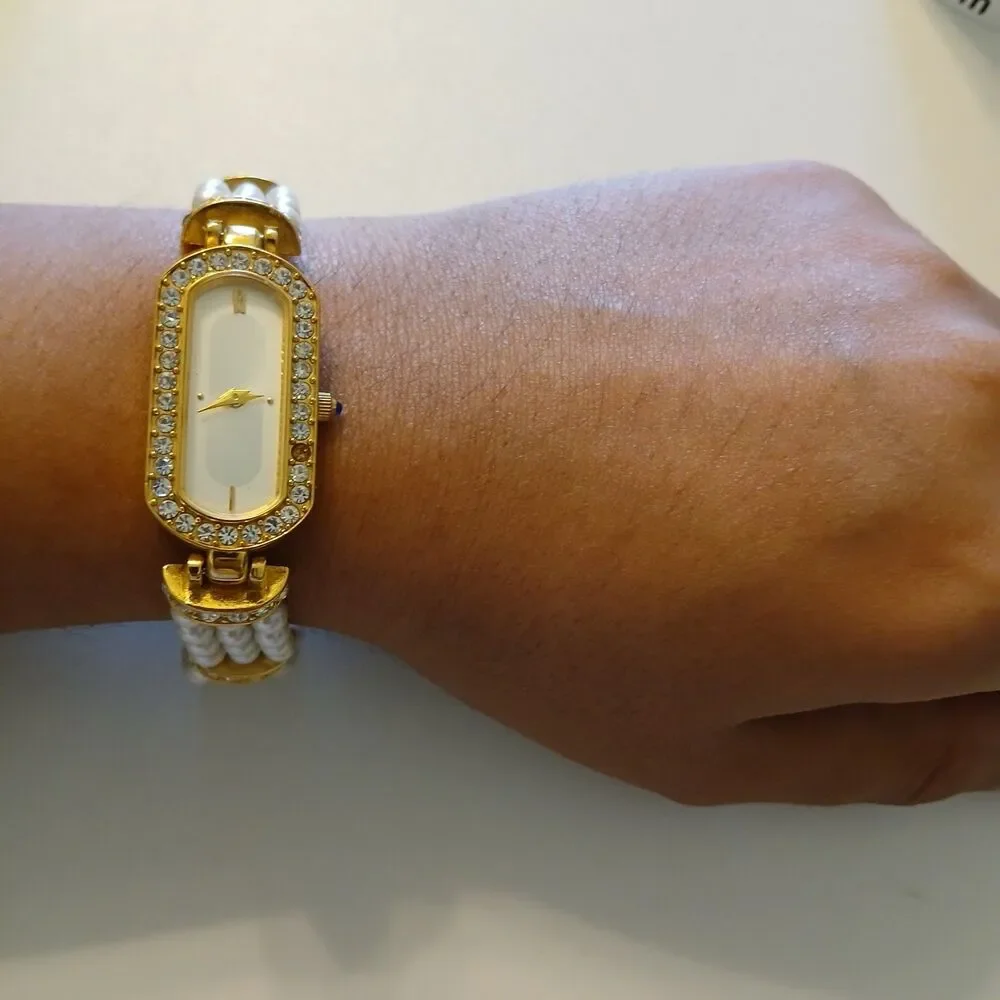 Parts/Repair Vtg Elizabeth Taylor for Avon Faux Pearl Rhinestone Watch 16.6mm